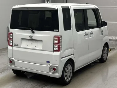 Toyota Pixis Mega