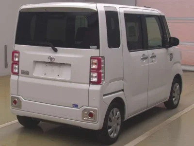 Toyota Pixis Mega