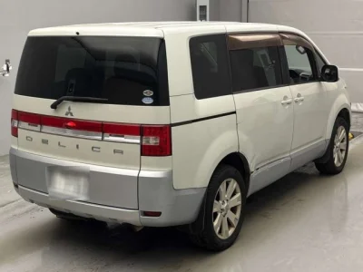 Mitsubishi DELICA D5