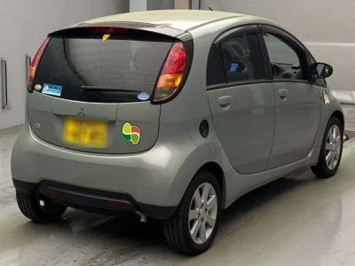 Mitsubishi i