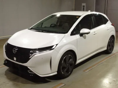 Nissan AURA