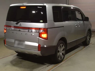 Mitsubishi DELICA D5