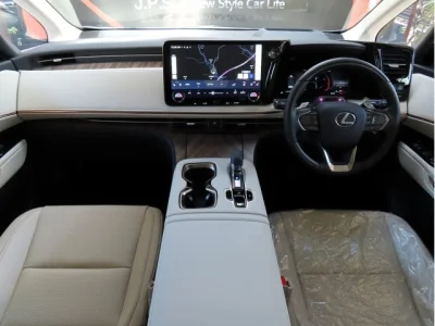 Lexus LM500h
