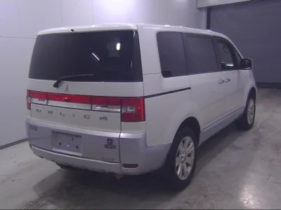 Mitsubishi DELICA D5