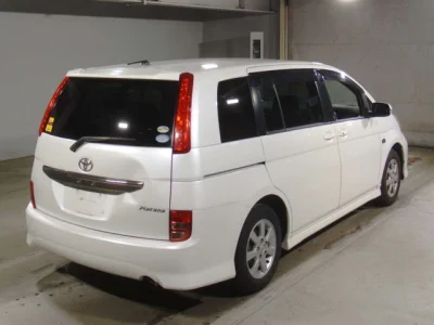 Toyota ISIS