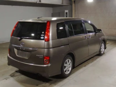 Toyota ISIS