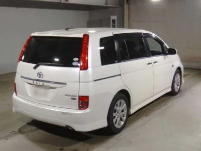 Toyota ISIS