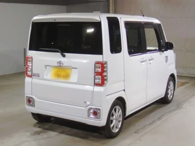 Toyota Pixis Mega
