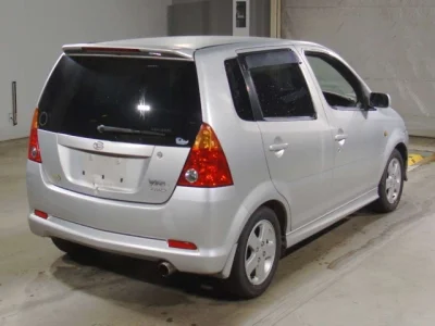 Daihatsu YRV