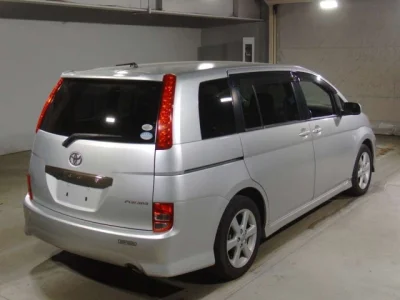 Toyota ISIS