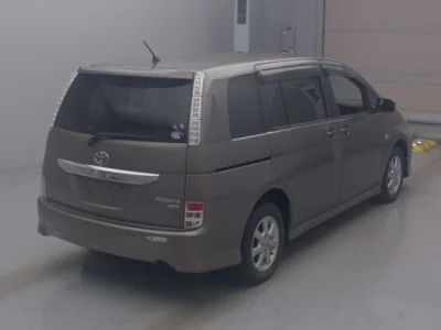 Toyota ISIS