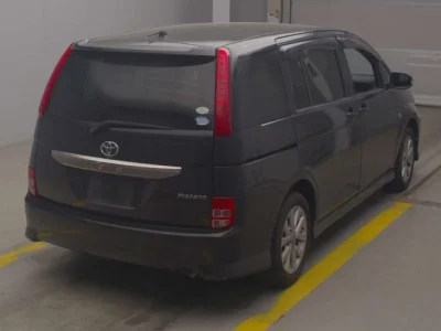 Toyota ISIS
