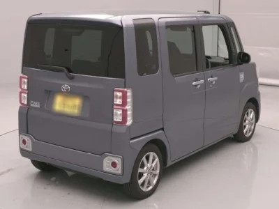 Toyota Pixis Mega