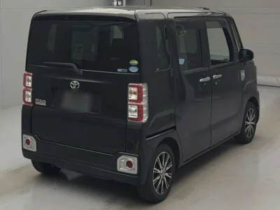 Toyota Pixis Mega