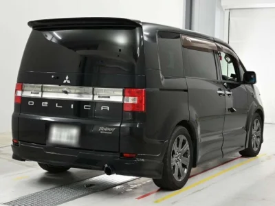 Mitsubishi DELICA D5