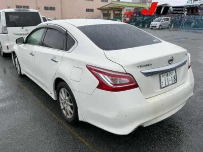 Nissan TEANA