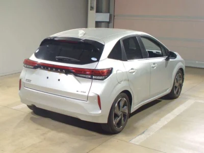 Nissan AURA