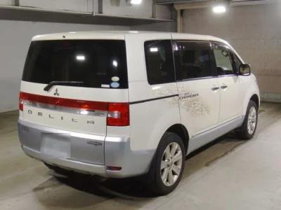 Mitsubishi DELICA D5