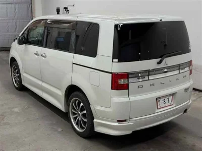 Mitsubishi Delica D:5