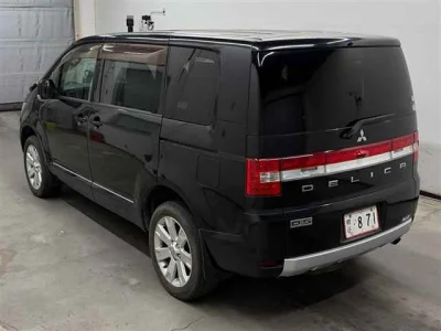 Mitsubishi DELICA D5