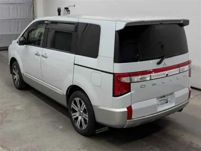 Mitsubishi DELICA D5