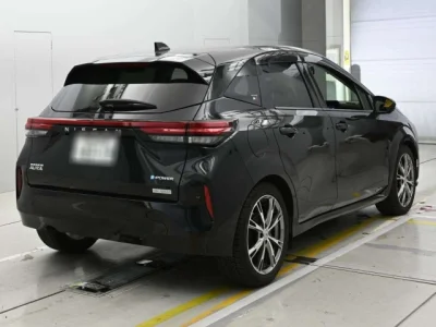 Nissan AURA
