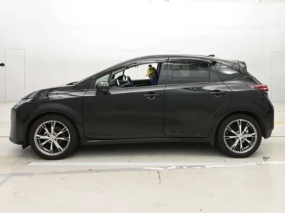 Nissan Aura