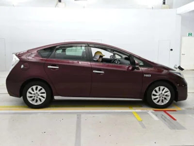Toyota Prius PHV