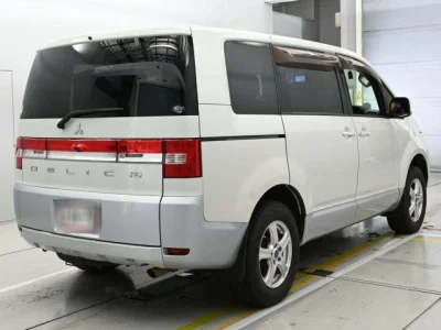 Mitsubishi DELICA D5