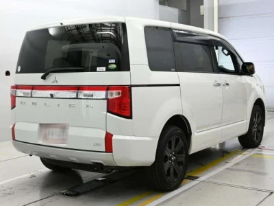 Mitsubishi Delica D:5