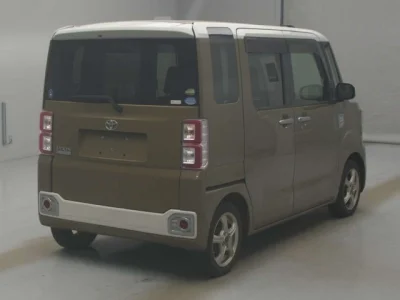 Toyota Pixis Mega