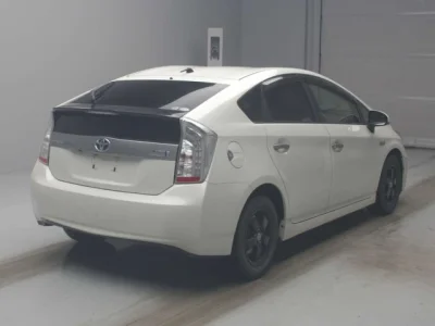 Toyota Prius PHV