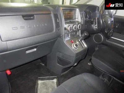 Mitsubishi DELICA D5