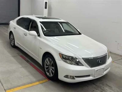 Lexus LS600hL