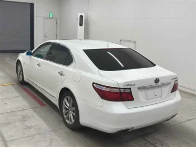 Lexus LS600hL