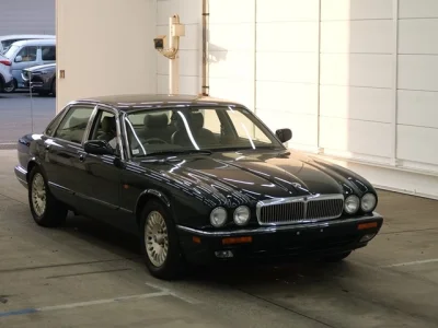 Jaguar XJ