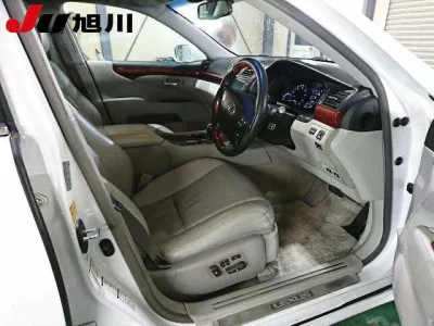 Lexus LS600h