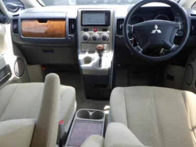 Mitsubishi DELICA D5