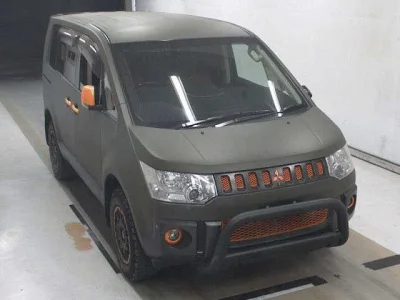 Mitsubishi Delica D:5