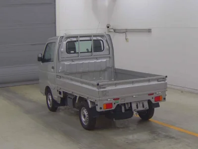 Nissan NT100 Clipper