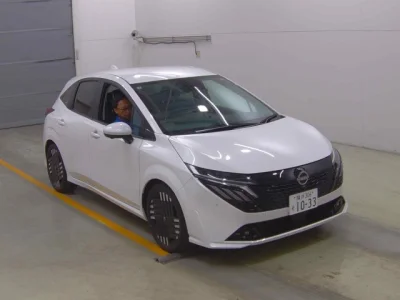 Nissan AURA
