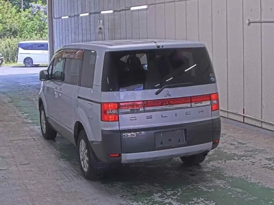 Mitsubishi DELICA D5