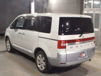 Mitsubishi DELICA D5