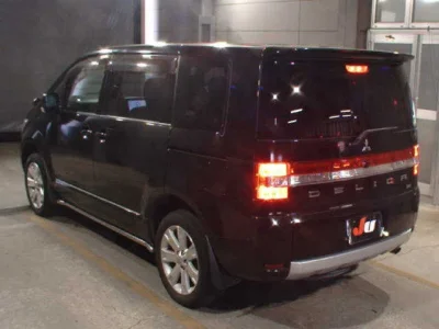 Mitsubishi DELICA D5