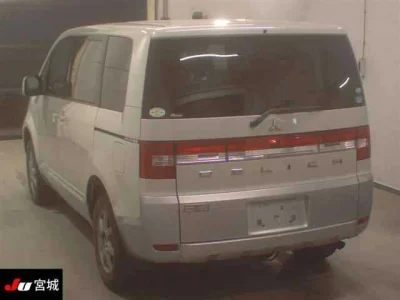 Mitsubishi DELICA D5