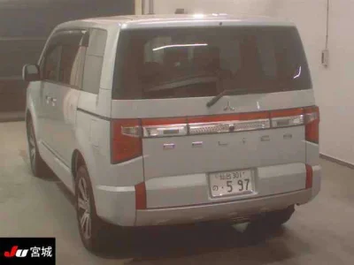 Mitsubishi DELICA D5