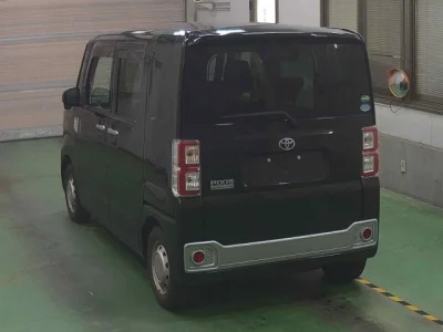 Toyota Pixis Mega