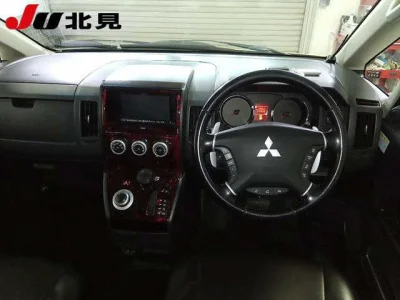 Mitsubishi DELICA D5