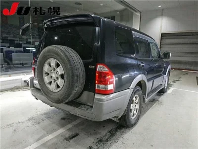 Mitsubishi PAJERO