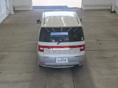 Mitsubishi DELICA D5